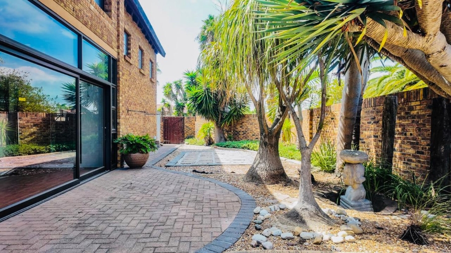 5 Bedroom Property for Sale in Parklands Western Cape